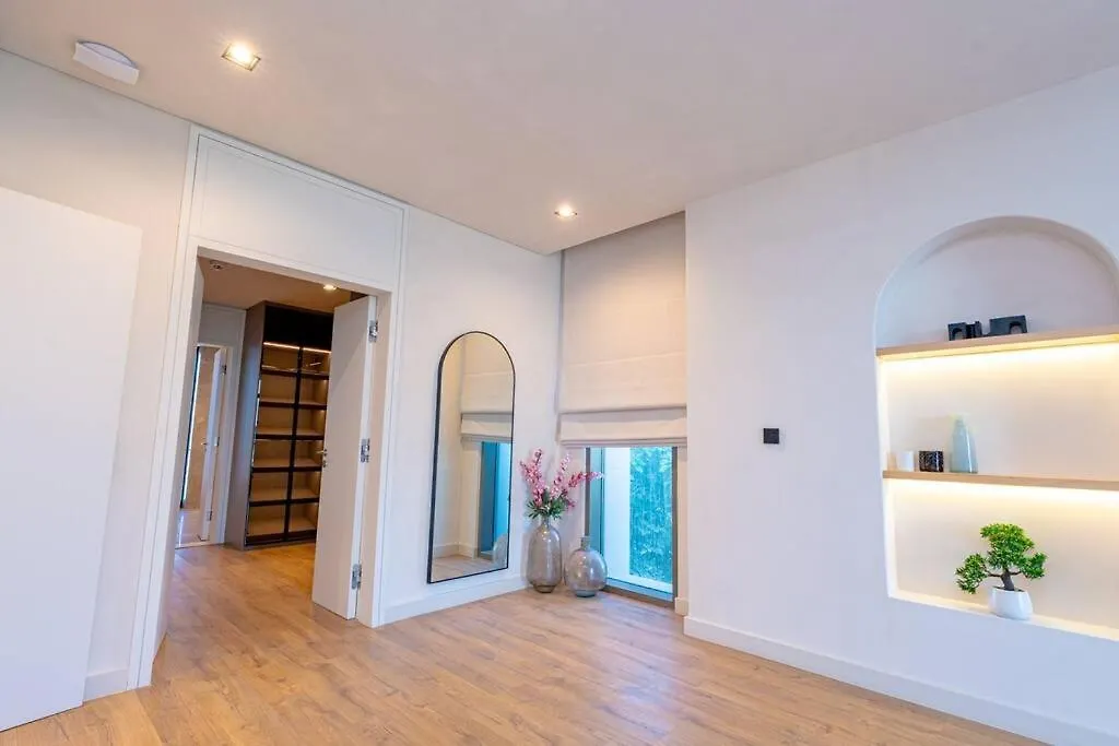 Dubai Hills - Modern 5 Bedroom Expansive Villa By Tlre Holiday Homes