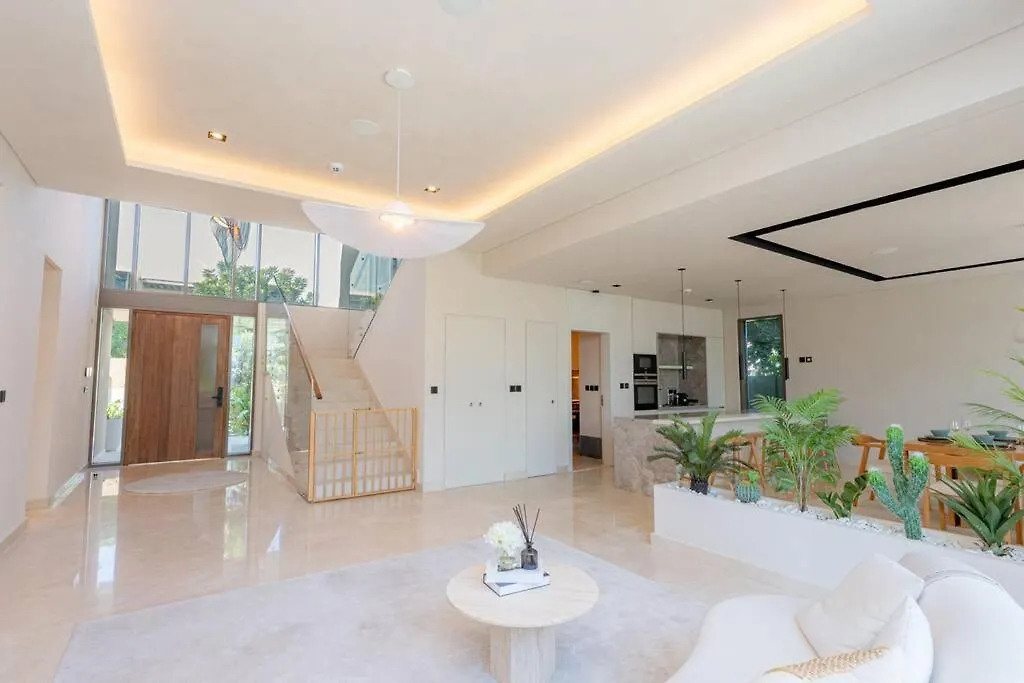 Dubai Hills - Modern 5 Bedroom Expansive Villa By Tlre Holiday Homes