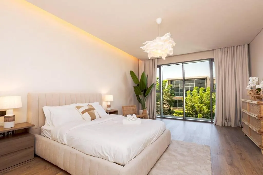 Dubai Hills - Modern 5 Bedroom Expansive Villa By Tlre Holiday Homes Apartment